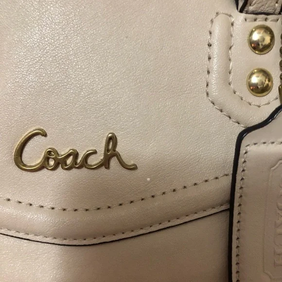 Coach Ashley Carry All - Picture 3 of 6